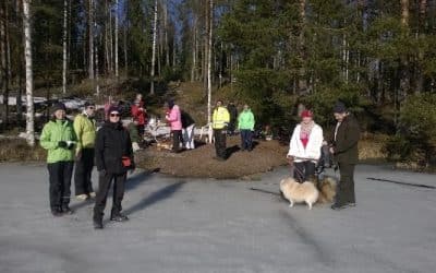 Marttojen järjestämä retki suuntautui Komilammelle