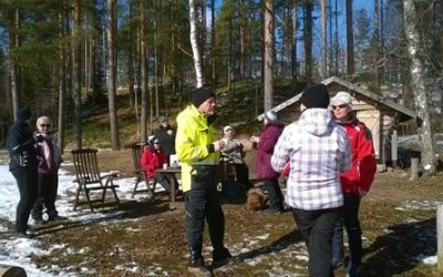 Martat retkeilivät auringon paisteessa