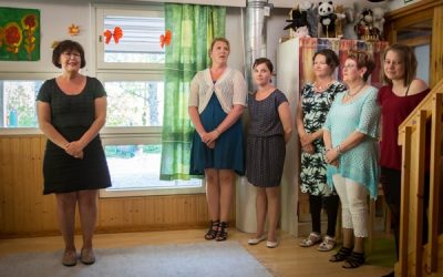 Eskarit kukitettiin päiväkodin kevätjuhlassa