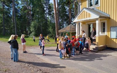 Koulu ja päiväkoti vaakalaudalla – ota kantaa kunnan suunnitelmiin