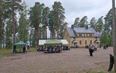 Kylällä juhlittiin satavuotiasta koulurakennusta