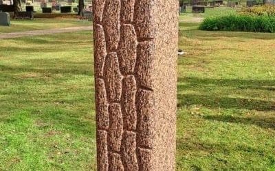 Hautausmaalle on asennettu Muistolehdon kivipaasi